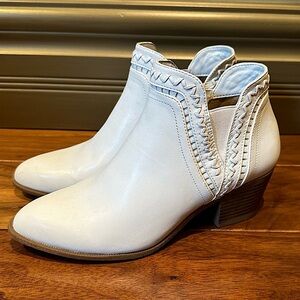 Style & Co. White pointed toe booties